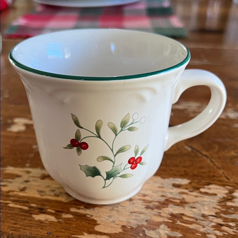 Pfaltzgraff USA holly berry
